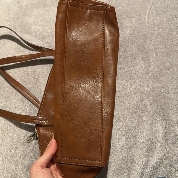 Beautiful Brown Relic Purse Shoulder Bag -Faux‎ Leather - Picture 10 of 15